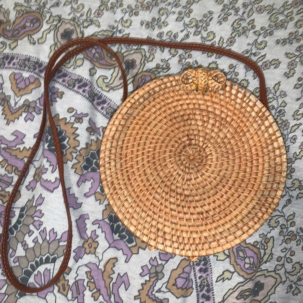Woven Round Basket Purse - Picture 1 of 4
